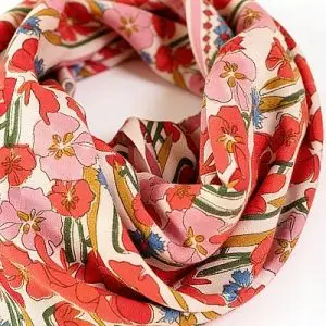 Foulard Floral rose – 100 × 100 cm